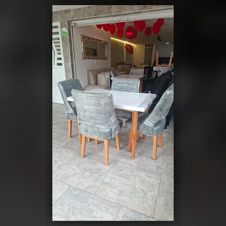 Comedor blanco con sillas grises — HOME ELITE, Palmira