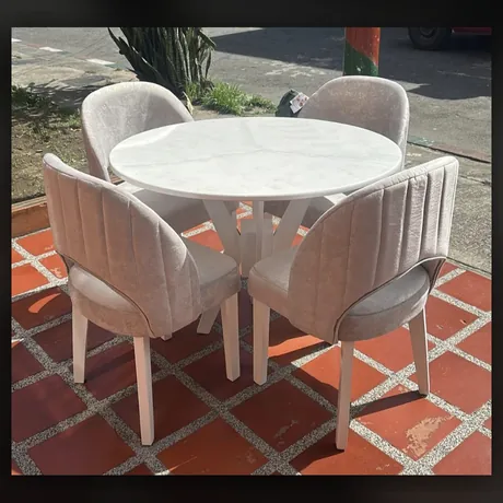Comedor redondo en mármol con 4 sillas — HOME ELITE, Palmira