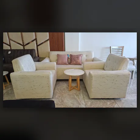 Sala crema con poltronas — HOME ELITE, Palmira