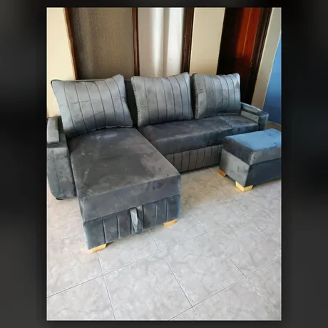 Seccional gris con chaise y puff — HOME ELITE, Palmira